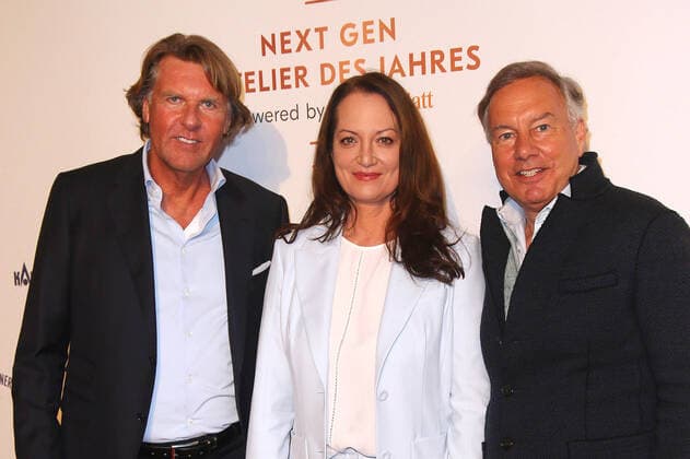 Carsten K. Rath, Natalia Wörner und Nico Hofmann bei der Verleihung vom Next Gen Hotelier des Jahres am 28.03.2022 in Hamburg Next Gen Hotelier des Jahres Verleihung in Hamburg
