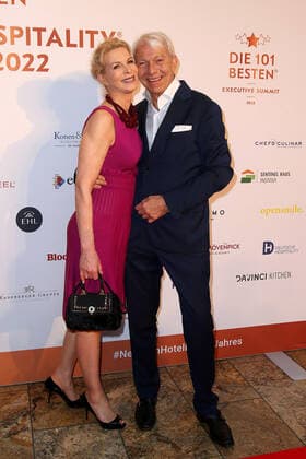 Grit Wess und Jo Groebel bei der Verleihung vom Next Gen Hotelier des Jahres am 28.03.2022 in Hamburg Next Gen Hotelier des Jahres Verleihung in Hamburg