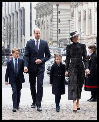 Entertainment Themen der Woche KW13 Entertainment Bilder des Tages . 29 03 2022. London, United Kingdom. Prince William and Kate Middleton along with their children Prince George and Princess Charlotte arriving at the Prince Philip Memorial Service at Westminster Abbey in London.  xStephenxLockx xi-Imagesx IIM-23254-0147