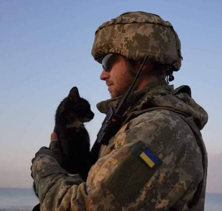 News Themen der Woche KW13 News Bilder des Tages These images show cats with soldiers, munitions and tank traps on the beach in Odessa, on Ukraine s Black Sea coast. The city has been heavily fortified ahead of a feared Russian amphibious attack that had yet to materialise by Tuesday (29March2022), when the photos were published on Ukrainian military social media accounts. Where: Odessa, Odessa Oblast, Ukraine When: 29 Mar 2022 Credit: Ukrainian Armed Forces Cover Images **EDITORIAL USE ONLY. MATERIALS ONLY TO BE USED IN CONJUNCTION WITH EDITORIAL STORY. THE USE OF THESE MATERIALS FOR ADVERTISING, MARKETING OR ANY OTHER COMMERCIAL PURPOSE IS STRICTLY PROHIBITED. MATERIAL COPYRIGHT REMAINS WITH STATED SUPPLIER.** Copyright: xx 51350398 EDITORIAL USE ONLY. NOT FOR USE BY NEWSPAPERS BASED IN THE UK.