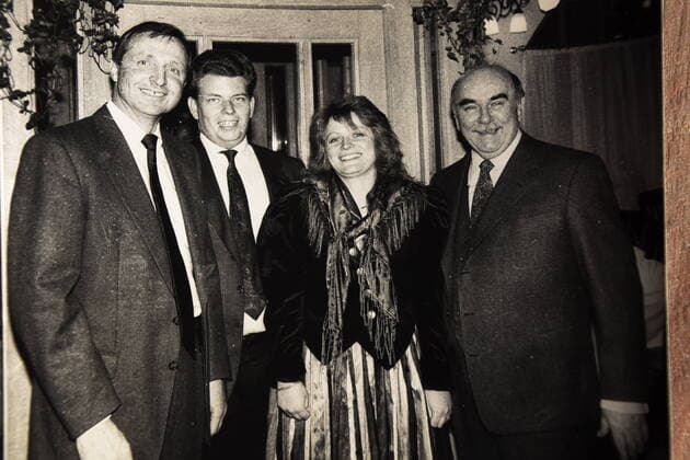 Peter Kreutzpaintner Brauereivorstand Stefan Alexandra Schoerghuber Unternehmer Walther Sedlmair Schauspieler Muenchen 1990 Archiv Motiv Walter Sedlmair Schauspieler in der Gaststaette Bei Sedlmair Muenchen *** Peter Kreutzpaintner Brewery Director Stefan Alexandra Schoerghuber Entrepreneur Walther Sedlmair Actor Munich 1990 Archive Motif Walter Sedlmair Actor in the Restaurant Bei Sedlmair Munich