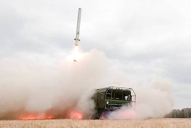 News Themen der Woche KW13 Ukraine-Konflikt, Russisches Verteidigungsministerium, Iskander fahrzeuggebundenes Raketensystem der Ukraine Russia Military Operation 8153857 30.03.2022 In this handout photo released by the Russian Defence Ministry, Iskander short-range ballistic missile system is used during the Russian military operation in Ukraine. Editorial use only, no archive, no commercial use. Russian Defence Ministry Ukraine  Copyright: xx