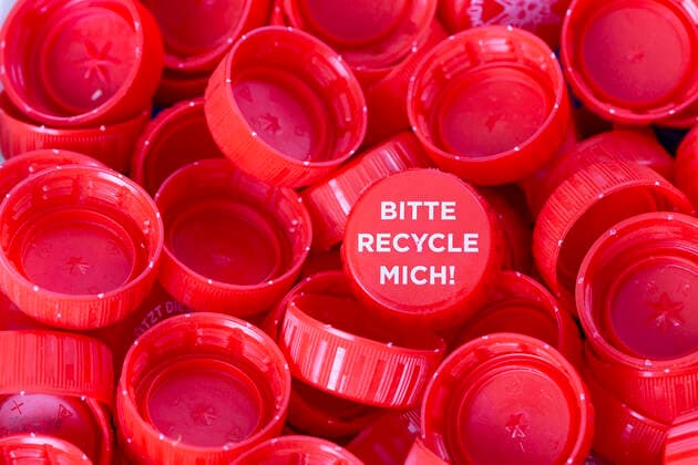 IMAGO Nature: Unsere Erde, Umweltverträgliche Herausforderungen des 21. Jahrhunderts, Recycling Einwegplastik Bitte Recycle mich *** Single Use Plastic Please Recycle Me 1065528220