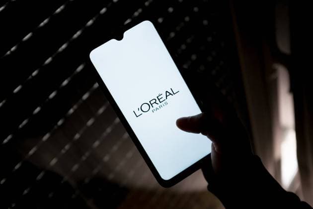 Logo Photo Illustration In this photo illustration a L Oreal logo seen displayed on a smartphone screen in Athens, Greece on March 30, 2022. Athens Greece  Copyright: xNikolasxKokovlisx originalFilename: kokovlis-notitle220330_nphta.jpg