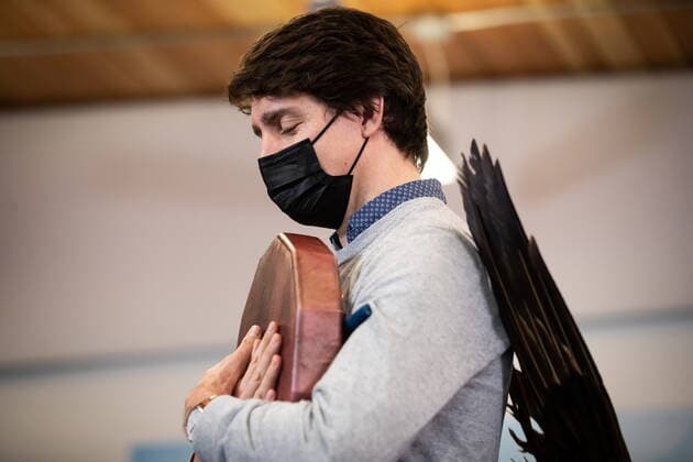 March 30, 2022, WILLIAMS LAKE, BC, CANADA: Prime Minister Justin Trudeau is touched with eagle feathers by David Archie as he holds a drum he was gifted during a brushing ceremony while being welcomed at the Williams Lake First Nation, in Williams Lake, B.C., on Wednesday, March 30, 2022. WILLIAMS LAKE CANADA  - ZUMAc35_ 20220330_zaf_c35_071 Copyright: xDarrylxDyckx