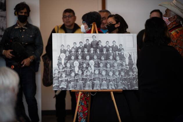 March 30, 2022, WILLIAMS LAKE, BC, CANADA: A residential school class photo is displayed as survivors wait to meet Prime Minister Justin Trudeau at the Williams Lake First Nation, in Williams Lake, B.C., on Wednesday, March 30, 2022. WILLIAMS LAKE CANADA  - ZUMAc35_ 20220330_zaf_c35_073 Copyright: xDarrylxDyckx