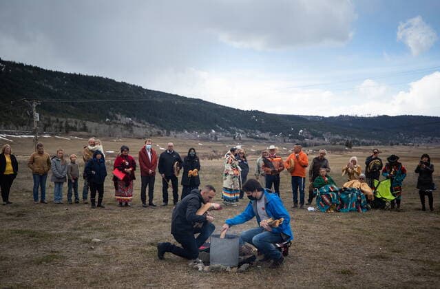 March 30, 2022, WILLIAMS LAKE, BC, CANADA: Prime Minister Justin Trudeau and Williams Lake First Nation Chief Willie Sellars, left, build a ceremonial fire on the former grounds of St. Joseph s Mission Residential School, in Williams Lake, B.C., on Wednesday, March 30, 2022. In January, the Williams Lake First Nation announced it had identified 93 reflections that could indicate the number of children buried around the site of the former residential school. WILLIAMS LAKE CANADA  - ZUMAc35_ 20220330_zaf_c35_118 Copyright: xDarrylxDyckx