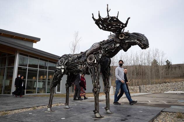 March 30, 2022, WILLIAMS LAKE, BC, CANADA: Prime Minister Justin Trudeau and Williams Lake First Nation Chief Willie Sellars, back right, walk past a sculpture of a moose as they arrive for a news conference, in Williams Lake, B.C., on Wednesday, March 30, 2022. WILLIAMS LAKE CANADA  - ZUMAc35_ 20220330_zaf_c35_122 Copyright: xDarrylxDyckx