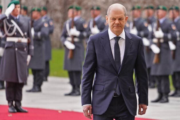 News Themen der Woche KW13 News Bilder des Tages Bundeskanzler Olaf Scholz empfängt Bundeskanzler Karl Nehammer 31.3.2022 Begrüßung des Bundeskanzlers der Republik Österreich, Karl Nehammer, durch Bundeskanzler Olaf Scholz im Kanzleramt in Berlin mit militärischen Ehren Berlin Bundeskanzleramt Berlin GER *** Chancellor Olaf Scholz receives Chancellor Karl Nehammer 31 3 2022 Chancellor of the Republic of Austria Karl Nehammer welcomed by Chancellor Olaf Scholz at the Chancellery in Berlin with military honors Berlin Federal Chancellery Berlin GER