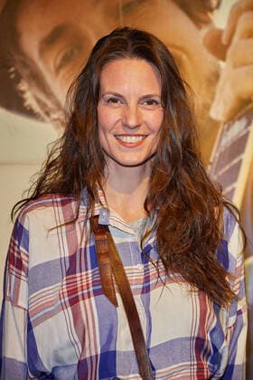 Katrin Wrobel - Eroeffnung der Ausstellung Woodstock Vision des Fotografen Elliott Landy im Kranzeler Eck in Berlin am 31.03.2022. Ausstellung Elliott Land s Woodstock Vision *** Katrin Wrobel Opening of the exhibition Woodstock Vision by photographer Elliott Landy at Kranzeler Eck in Berlin on 31 03 2022 Exhibition Elliott Land s Woodstock Vision