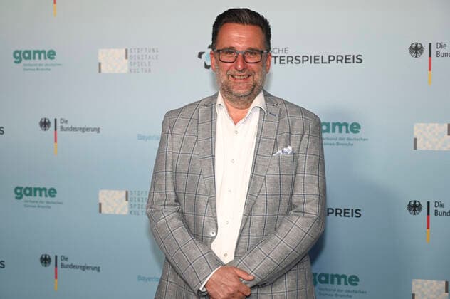 Matthias Kolb bei der Verleihung des Deutschen Computerspielpreises 2022 in der TonHalle. München, 31.03.2022