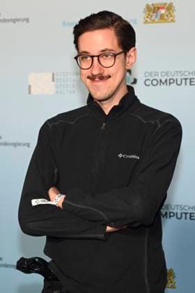 Maximilian Knabe bei der Verleihung des Deutschen Computerspielpreises 2022 in der TonHalle. München, 31.03.2022