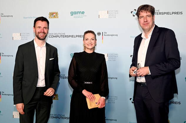 Felix Falk, Judith Gerlach und Michael Kellner bei der Verleihung des Deutschen Computerspielpreises 2022 in der TonHalle. München, 31.03.2022