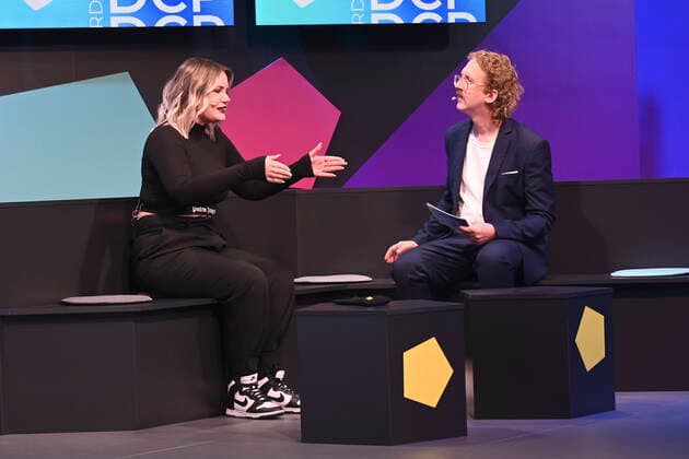 Maxi Gräff und Uke Bosse bei der Verleihung des Deutschen Computerspielpreises 2022 in der TonHalle. München, 31.03.2022