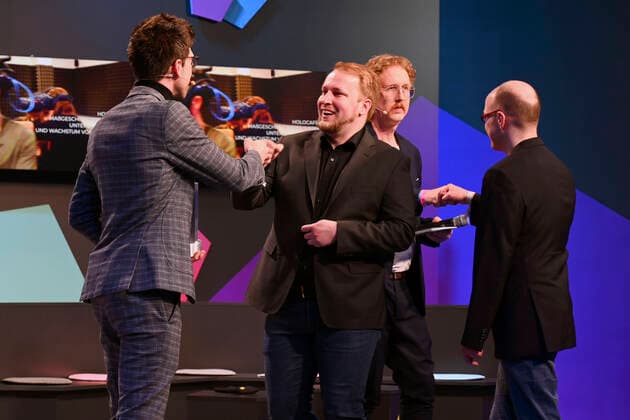 Alexander Reinhard Böhm, Oliver Eberlei, Uke Bosse und Simon Klein bei der Verleihung des Deutschen Computerspielpreises 2022 in der TonHalle. München, 31.03.2022