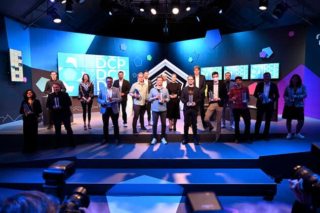Die Preisträger und Laudatoren bei der Verleihung des Deutschen Computerspielpreises 2022 in der TonHalle. München, 31.03.2022