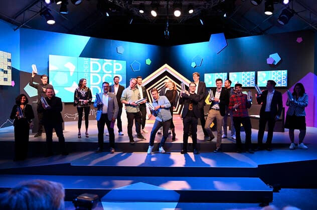 Die Preisträger und Laudatoren bei der Verleihung des Deutschen Computerspielpreises 2022 in der TonHalle. München, 31.03.2022