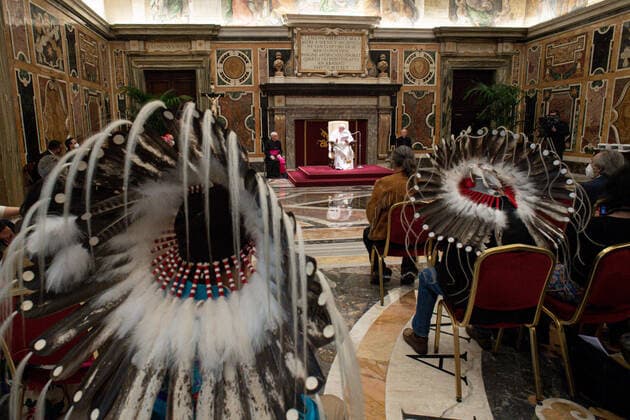 April 1, 2022, VATICAN CITY, VATICAN: A handout image released by Vatican media shows Pope Francis receiving a delegation of the Indigenous Peoples of Canada, in Vatican City, Vatican, 1 April 2022. ANSA VATICAN MEDIA ++HO - NO SALES EDITORIAL USE ONLY+ VATICAN CITY VATICAN  - ZUMAa110 20220401_zaf_a110_025 Copyright: xVaticanxMediax