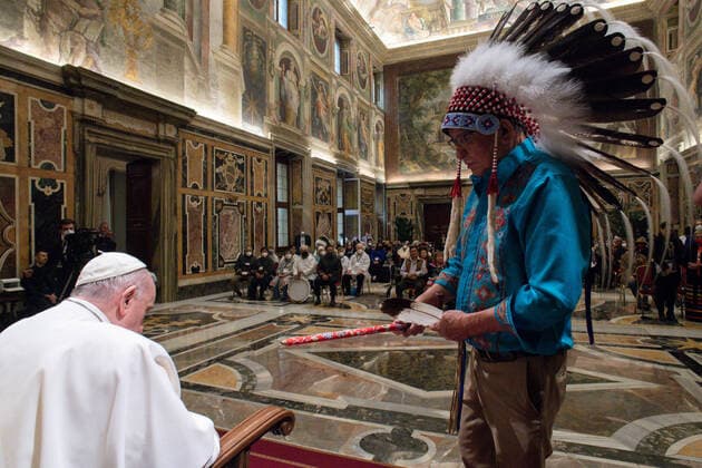 April 1, 2022, VATICAN CITY, VATICAN: A handout image released by Vatican media shows Pope Francis receiving a delegation of the Indigenous Peoples of Canada, in Vatican City, Vatican, 1 April 2022. ANSA VATICAN MEDIA ++HO - NO SALES EDITORIAL USE ONLY+ VATICAN CITY VATICAN  - ZUMAa110 20220401_zaf_a110_037 Copyright: xVaticanxMediax