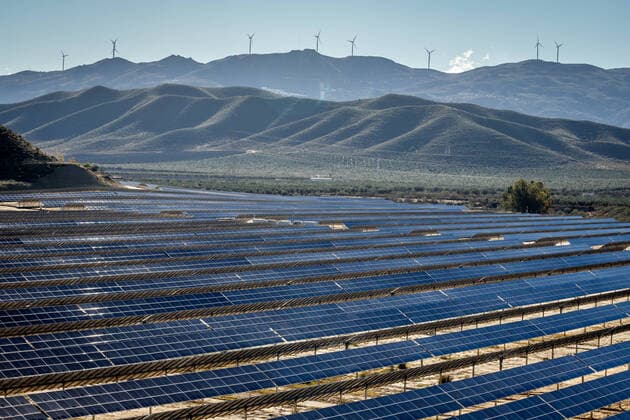 IMAGO Nature: Unsere Erde, Energiequellen, Photovoltaik Solar energy industry fields in Andalusia Solar power plants in the Tabernas desert in Almeria southern Spain Tabernas Provinz Almeria Spanien