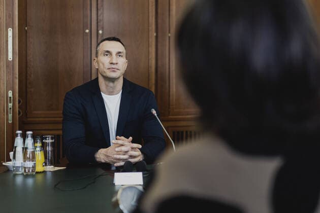Bilder des Jahres 2022, News 04 April News Themen der Woche KW13 Annalena Baerbock (Buendnis 90 Die Gruenen), Bundesaussenministerin, trifft eine ukrainische Delegation mit Wladimir Klitschko zu einem Gespraech in Berlin, 01.04.2022. Berlin Germany *** Annalena Baerbock Buendnis 90 Die Gruenen , German Foreign Minister, meets Ukrainian delegation with Vladimir Klitschko for talks in Berlin, 01 04 2022 Berlin Germany Copyright: xFlorianxGaertnerx