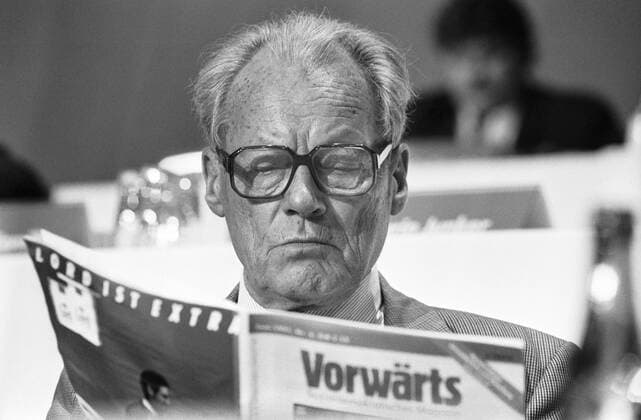 Deutschland, Bremen, 28.05.1991. Archiv.: 27-72-34 SPD-Parteitag Foto: Willy Brandt Für Ihr Archiv! *** Germany, Bremen, 28 05 1991 archive 27 72 34 SPD party congress photo Willy Brandt For Your Archive