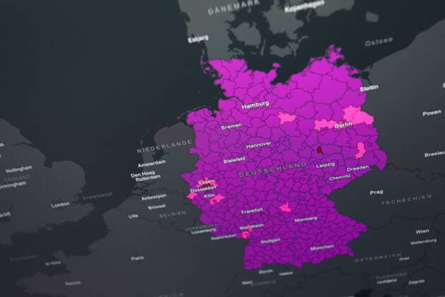 Dashboard des RKI, die 7-Tage-Inzidenz liegt nun bei 1531,5 7-Tage-Inzidenz, Dashboard des RKI auf einem Monitor am 02.04.2022 in Siegen Deutschland.