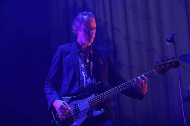 Frode Jacobsen von der Band Madrugada bei einem Konzert im Tempodrom in Berlin, 1. April 2022. Madrugada Konzert Berlin