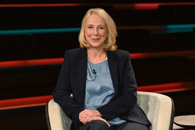 Katrin Eigendorf (TV-Journalistin) 03 22 her Katrin Eigendorf am 30. März 2022 in Markus Lanz , ZDF TV Fernsehen Talkshow Talk Show Deutschland deutsch deutsche Frau Fernsehjournalistin Journalismus german female journalist quer halb sitzend neutral lächelnd *** Katrin Eigendorf TV journalist 03 22 ago Katrin Eigendorf on 30 March 2022 in Markus Lanz , ZDF TV television talk show talk show Germany German German woman television journalist journalism German female journalist across half sitting neutral smiling