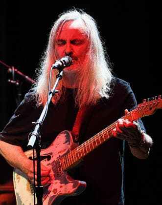 April 1, 2022, Orlando, United States: Tom Toomey performs live on stage with The Zombies at the Plaza Live theater in Orlando. Orlando United States - ZUMAs197 20220401_zaa_s197_303 Copyright: xPaulxHennessyx