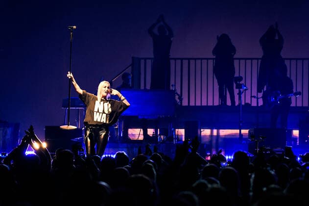 02.04.2022, xlakx, Entertaiment Musik Pop, Sarah Connor emspor, v.l.Saengerin Sarah Connor sing bei ihrem Konzert Herz Kraft Werke in der Mercedes Benz Arena Berlin