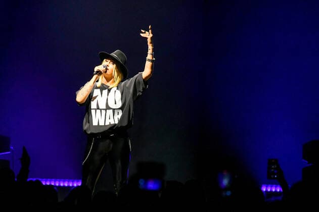 02.04.2022, xlakx, Entertaiment Musik Pop, Sarah Connor emspor, v.l.Saengerin Sarah Connor sing bei ihrem Konzert Herz Kraft Werke in der Mercedes Benz Arena Berlin