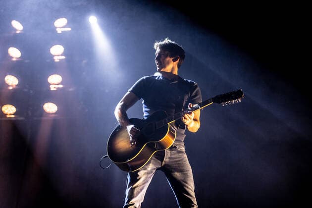 Hamburg, 2. April 2022 - James Blunt bei einem Konzert in der Hamburger Barclays Arena