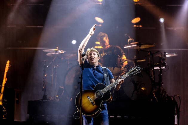 Hamburg, 2. April 2022 - James Blunt bei einem Konzert in der Hamburger Barclays Arena