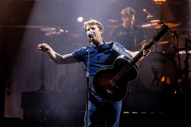 Hamburg, 2. April 2022 - James Blunt bei einem Konzert in der Hamburger Barclays Arena
