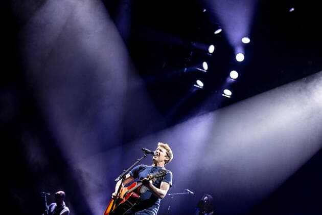 Hamburg, 2. April 2022 - James Blunt bei einem Konzert in der Hamburger Barclays Arena