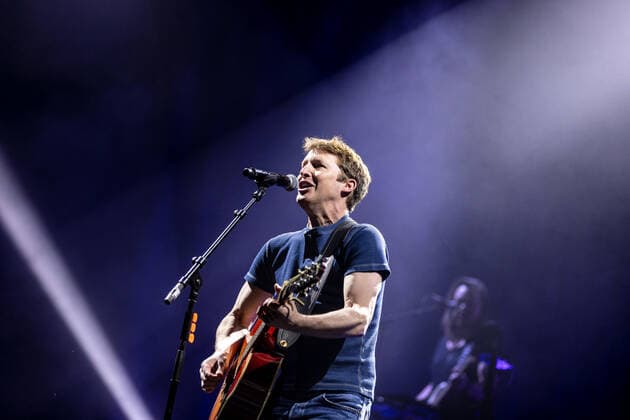 Hamburg, 2. April 2022 - James Blunt bei einem Konzert in der Hamburger Barclays Arena