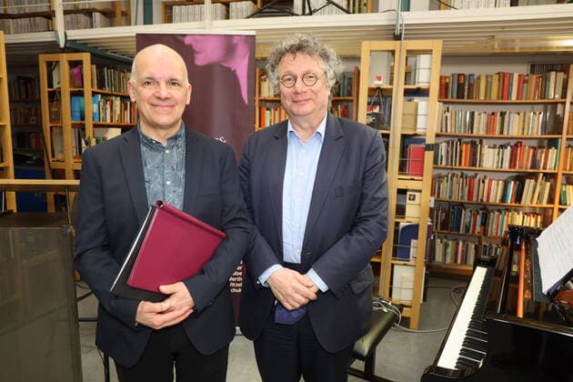 Bilder des Jahres 2022, Entertainment 04 April Entertainment Themen der Woche KW13 Verleihung des Erich Fried Preises 2021 Wien, Literaturhaus, 03. 04. 2022 Frank WITZEL - Preisträger, Ingo SCHULZE - Laudatio *** Presentation of the Erich Fried Prize 2021 Vienna, Literaturhaus, 03 04 2022 Frank WITZEL Laureate, Ingo SCHULZE Laudatio