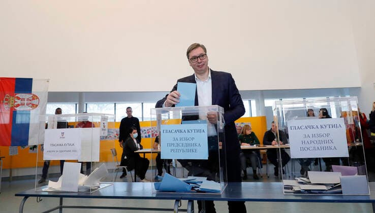 News Themen der Woche KW13 (220403) -- BELGRADE, April 3, 2022 -- Serbian President Aleksandar Vucic casts his ballots at a polling station for presidential, parliamentary and local elections in Belgrade, Serbia, April 3, 2022. From 7 a.m. to 8 p.m. (0500-1800 GMT) on Sunday, some 6.5 million registered voters cast ballots at 8,255 polling stations in Serbia and abroad, choosing from eight presidential candidates and 19 political parties or coalitions for the parliament. Additionally, people are voting to choose the leadership of the capital of Belgrade, the City of Bor, and 12 more municipalities. (Photo by Xinhua) SERBIA-BELGRADE-ELECTIONS PredragxMilosavljevic 
