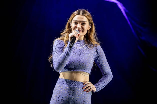 Hamburg, 2. April 2022 - Emily Roberts bei einem Konzert in der Hamburger Barclays Arena