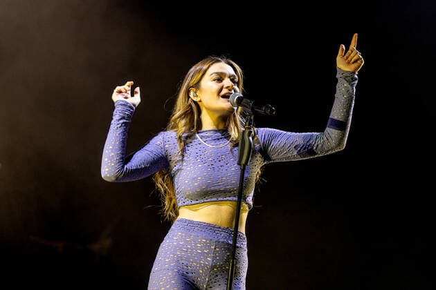 Hamburg, 2. April 2022 - Emily Roberts bei einem Konzert in der Hamburger Barclays Arena