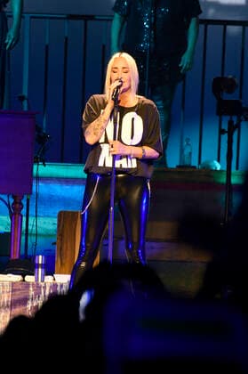 Sarah Connor live bei einem Konzert ihrer Herz Kraft Werke -Tour in der Mercedes-Benz Arena. Berlin, 04.02.2022