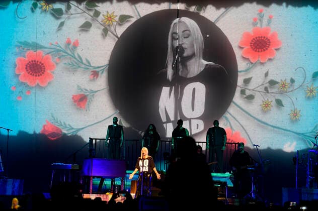 Sarah Connor live bei einem Konzert ihrer Herz Kraft Werke -Tour in der Mercedes-Benz Arena. Berlin, 04.02.2022