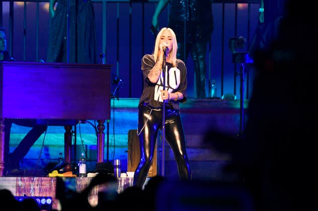 Sarah Connor live bei einem Konzert ihrer Herz Kraft Werke -Tour in der Mercedes-Benz Arena. Berlin, 04.02.2022