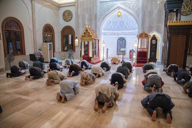 News Themen der Woche KW13 News Bilder des Tages April 3, 2022, Bangkok, Thailand: Muslims seen during prayers on the first day of Ramadan at Tonson Mosque in Bangkok. Ramadan is the ninth month of the Islamic calendar, and it is a month of fasting, prayer, and meditation for Muslims all over the world and it is believed that the commemoration of Muhammad s first revelation. Bangkok Thailand - ZUMAs197 20220403_zaa_s197_051 Copyright: xPeeraponxBoonyakiatx