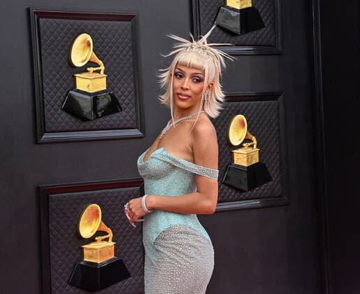 Doja Cat arrives for the 64th annual Grammy Awards at the MGM Grand Garden Arena in Las Vegas, Nevada on Sunday, April 3, 2022.  LAV20220403120 JIMxRUYMEN