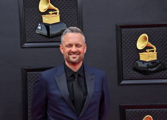 Nate Bargatze arrives for the 64th annual Grammy Awards at the MGM Grand Garden Arena in Las Vegas, Nevada on Sunday, April 3, 2022.  LAV20220403038 JIMxRUYMEN