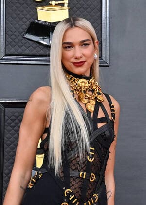Dua Lipa arrives for the 64th annual Grammy Awards at the MGM Grand Garden Arena in Las Vegas, Nevada on Sunday, April 3, 2022.  LAV20220403450 JIMxRUYMEN