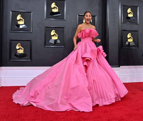 Chrissy Teigen arrives for the 64th annual Grammy Awards at the MGM Grand Garden Arena in Las Vegas, Nevada on Sunday, April 3, 2022.  LAV20220403526 JIMxRUYMEN