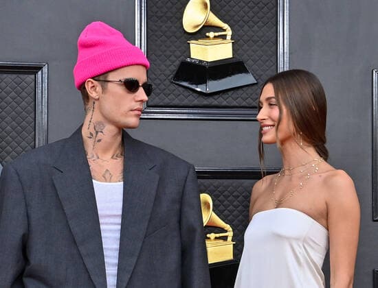 Justin Bieber and Hailey Bieber arrive for the 64th annual Grammy Awards at the MGM Grand Garden Arena in Las Vegas, Nevada on Sunday, April 3, 2022.  LAV20220403665 JIMxRUYMEN